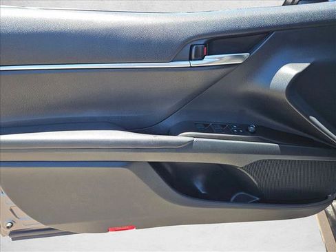 Used 2022 Toyota Camry LE FWD image 9