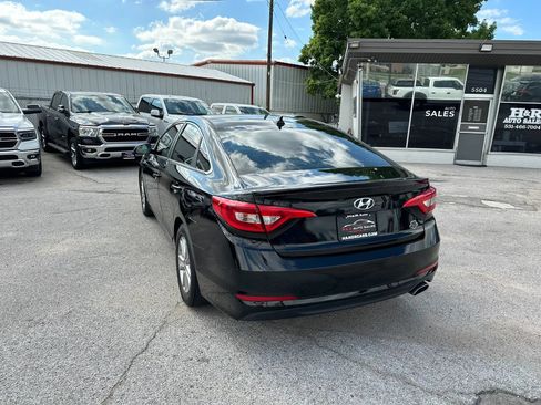 Used 2017 Hyundai Sonata SE FWD image 3