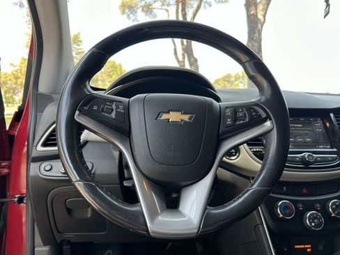 Used 2019 Chevrolet Trax LT w/ Driver Confidence Package image 11