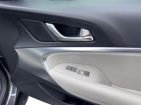 Used 2025 Genesis G70 2.5T image 49