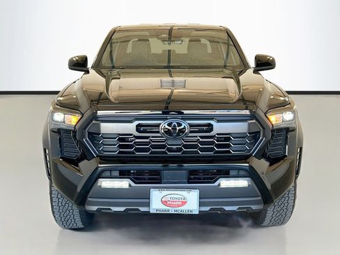 Used 2025 Toyota Tacoma TRD Off-Road AWD/4WD image 2