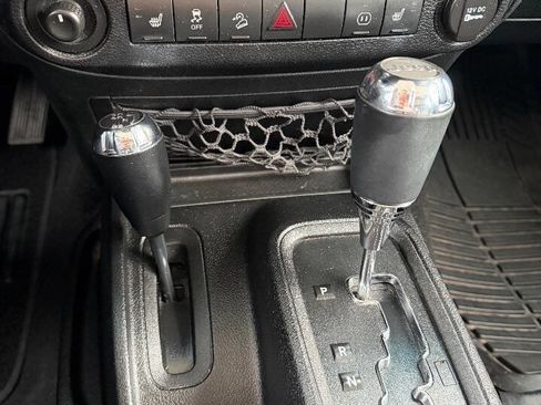 Used 2012 Jeep Wrangler Unlimited Sahara image 14