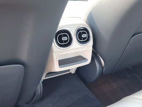 Used 2023 Mercedes-Benz C 300 Sedan image 37