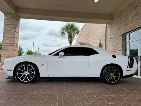 Used 2018 Dodge Challenger R/T Scat Pack w/ Leather Interior Group RWD image 6