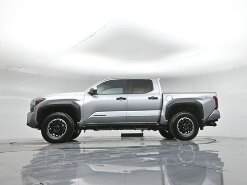 Used 2025 Toyota Tacoma TRD Off-Road image 8