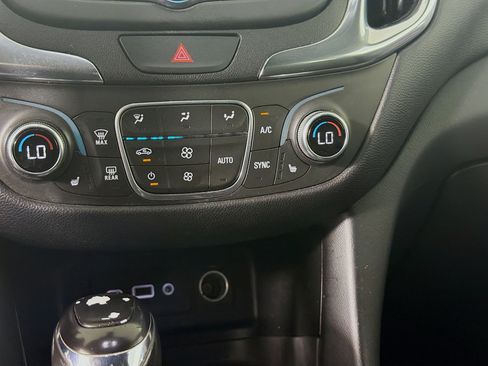 Used 2019 Chevrolet Equinox LT FWD image 22