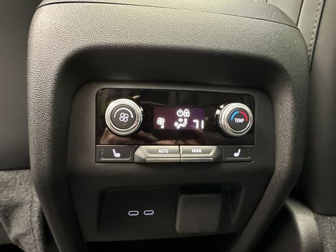 Certified 2025 GMC Acadia Elevation w/ Elevation Premium Package image 33