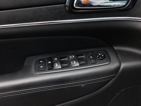Used 2020 Jeep Grand Cherokee Overland RWD image 46