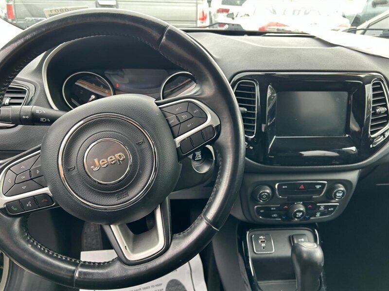 Used 2019 Jeep Compass Latitude FWD image 38
