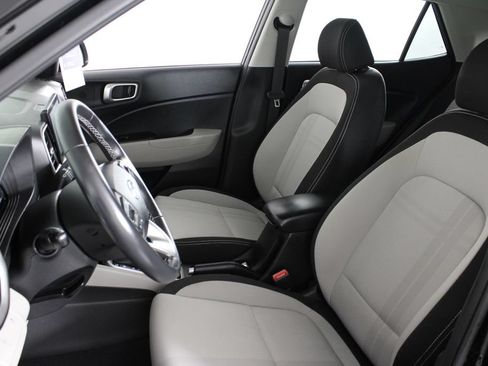 Certified 2024 Hyundai Venue SEL FWD image 20