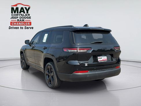 Used 2023 Jeep Grand Cherokee L Limited w/ Black Appearance Package AWD/4WD image 5