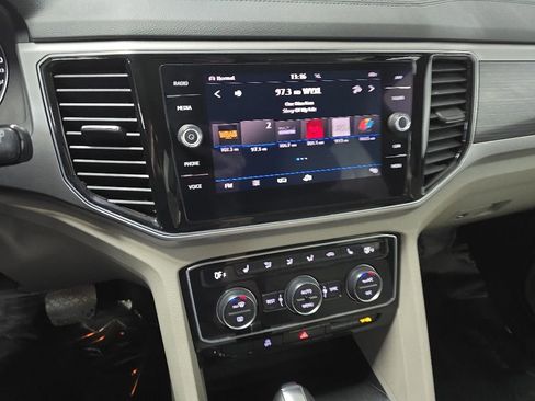 Used 2018 Volkswagen Atlas SEL AWD/4WD image 25