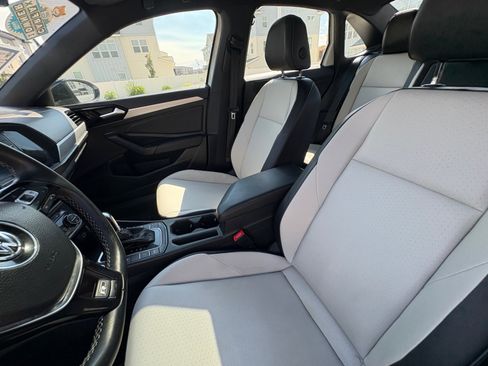 Used 2019 Volkswagen Jetta R-Line FWD image 14