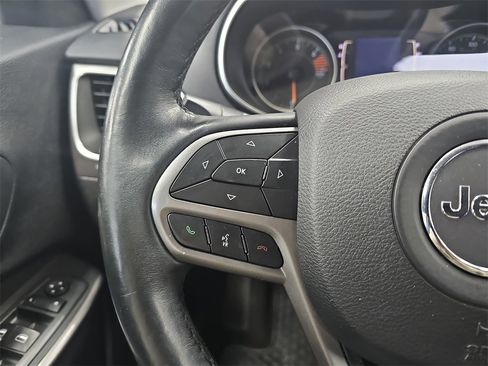 Used 2019 Jeep Cherokee Latitude w/ Cold Weather Group image 16