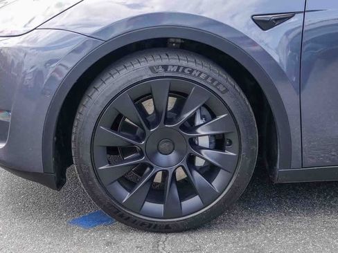 Used 2021 Tesla Model Y Long Range image 10