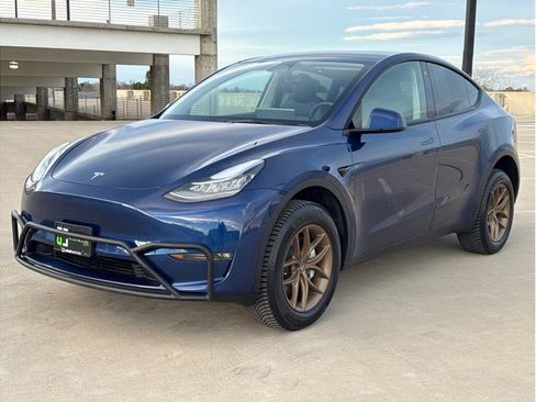Used 2022 Tesla Model Y Long Range image 3