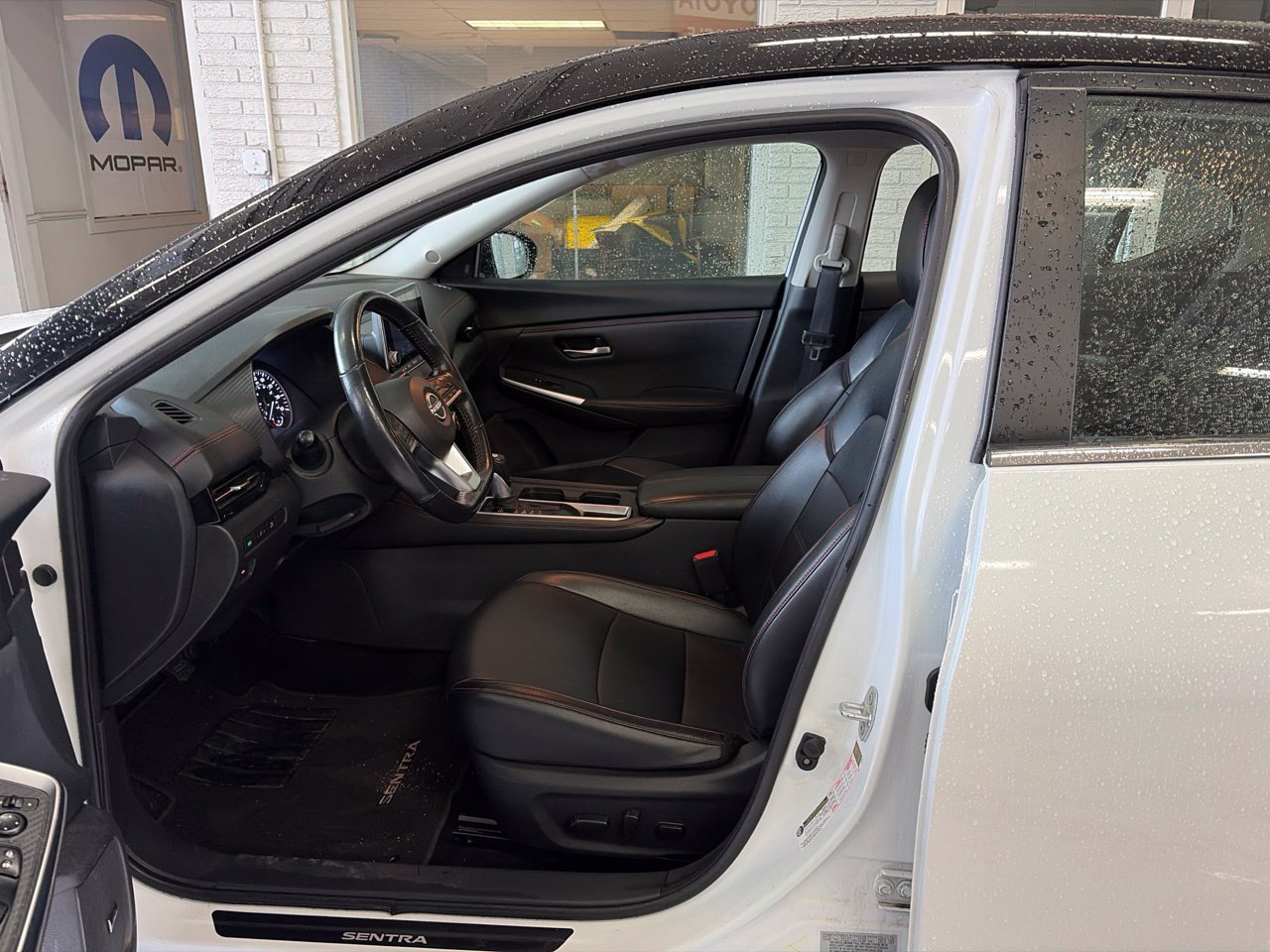 Used 2025 Nissan Sentra SR w/ SR Premium Package FWD image 7