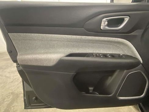 Used 2022 Jeep Compass Latitude image 12