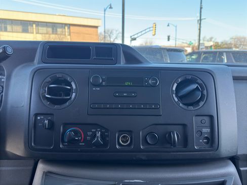 Used 2011 Ford E-450 and Econoline 450 Super Duty image 12