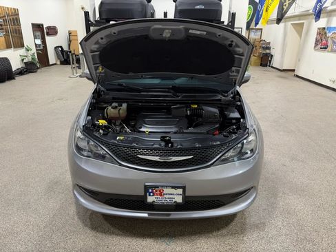 Used 2021 Chrysler Voyager L FWD image 55