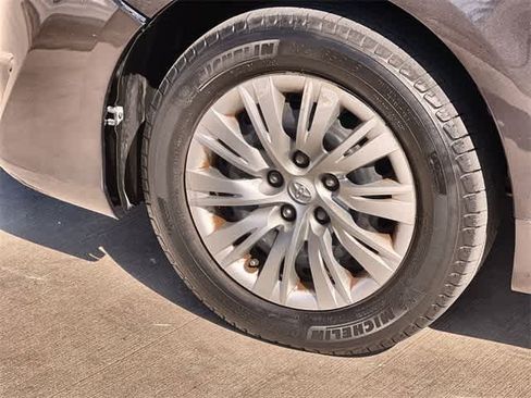 Used 2012 Toyota Camry L image 9