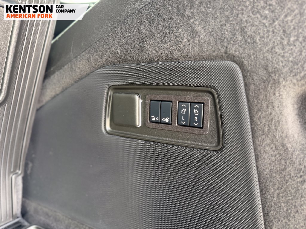 Used 2024 Cadillac Escalade Sport w/ LPO, Floor Liner Package AWD/4WD image 38
