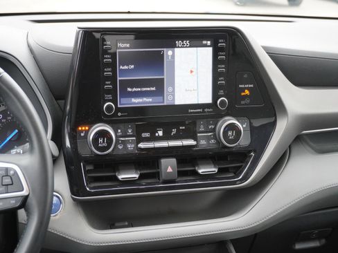 Used 2022 Toyota Highlander XLE image 18