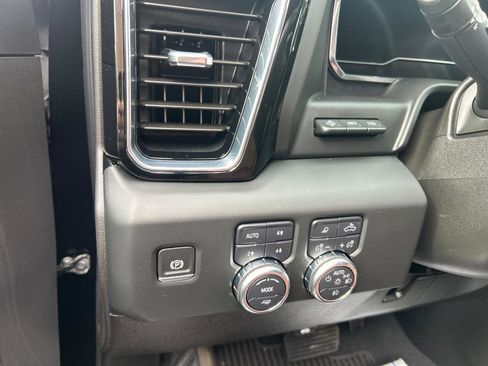 Used 2024 GMC Sierra 2500 Denali Ultimate image 9