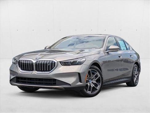 Used 2025 BMW i5 xDrive40 w/ Premium Package image 1
