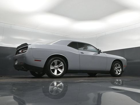 Used 2022 Dodge Challenger SXT RWD image 41