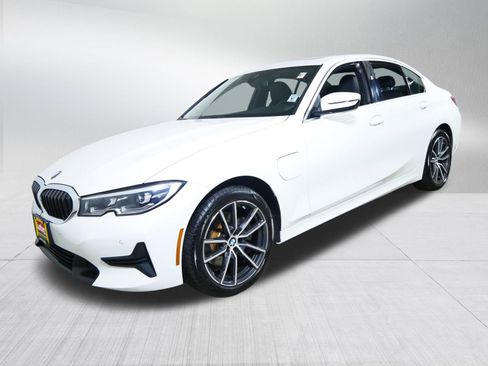 Used 2021 BMW 330e xDrive w/ Convenience Package image 3