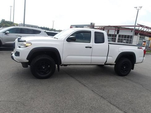 Used 2021 Toyota Tacoma SR w/ SX Package AWD/4WD image 4