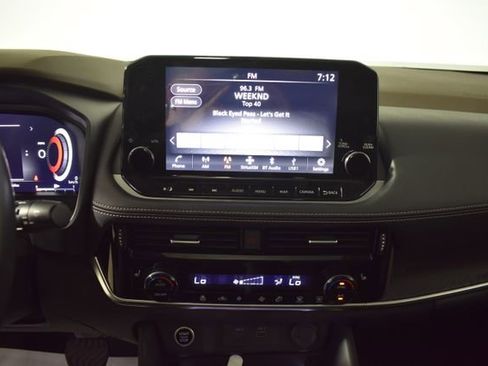 Used 2023 Nissan Rogue Platinum AWD/4WD image 16