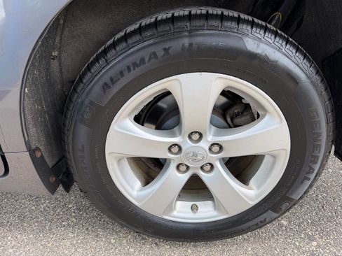 Used 2014 Toyota Sienna L FWD image 14