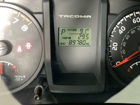 Used 2016 Toyota Tacoma SR RWD image 19
