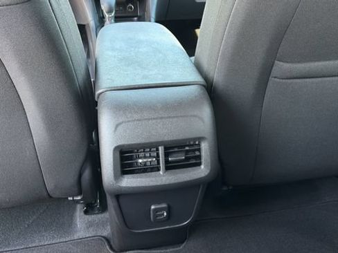 Used 2024 Chevrolet Equinox LT FWD image 20