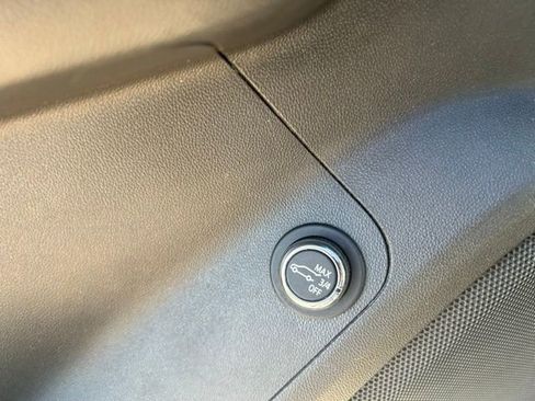 Used 2019 GMC Acadia Denali w/ Technology Package FWD image 22