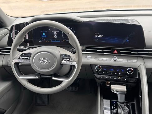 Used 2023 Hyundai Elantra SEL w/ Convenience Package image 20