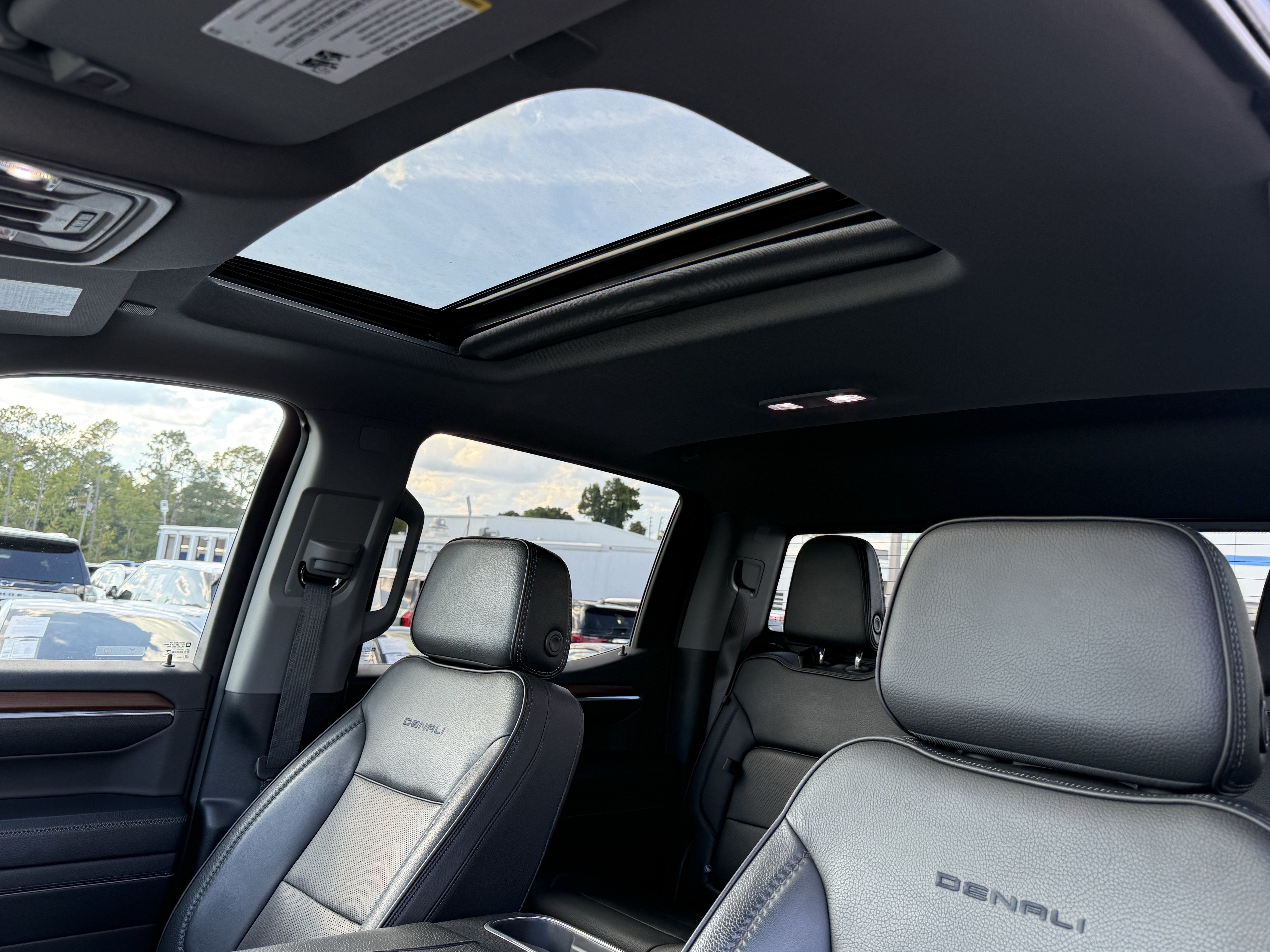 Used 2024 GMC Sierra 1500 Denali w/ Denali Reserve Package AWD/4WD image 29