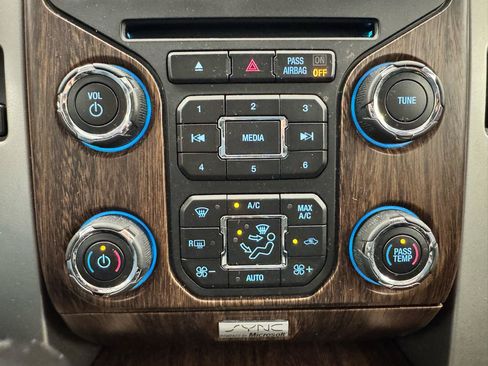 Used 2014 Ford F150 Lariat w/ Equipment Group 502A Luxury AWD/4WD image 34