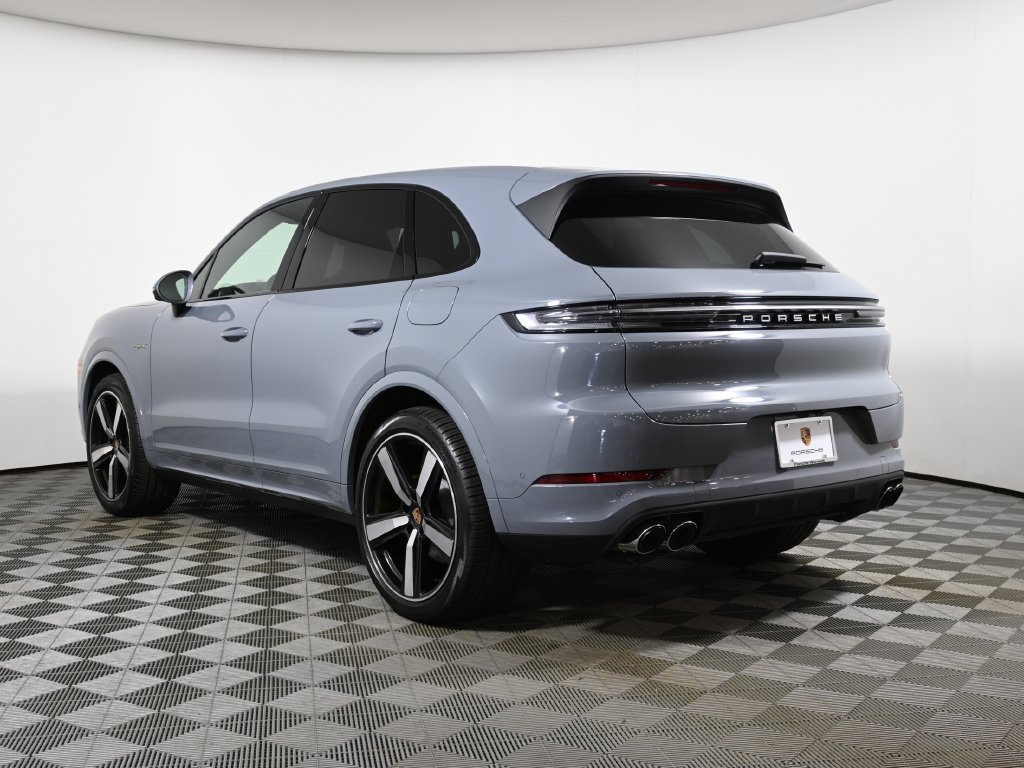 Used 2026 Porsche Cayenne E-Hybrid AWD/4WD image 3