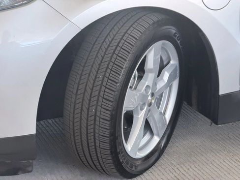 Used 2015 Chevrolet Volt FWD image 13