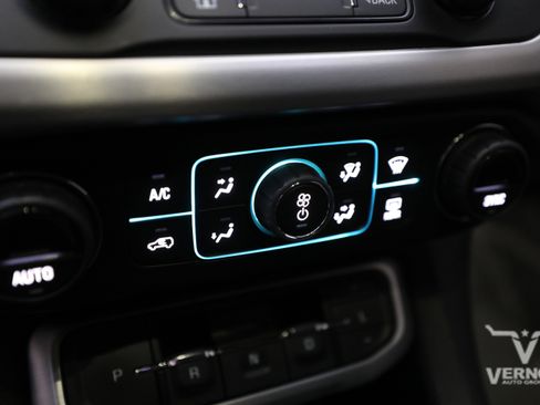 Used 2021 GMC Acadia SLT w/ Technology Package image 25