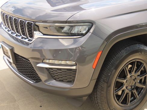 Used 2024 Jeep Grand Cherokee Limited AWD/4WD image 3