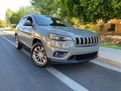 Used 2020 Jeep Cherokee Latitude Plus FWD image 2