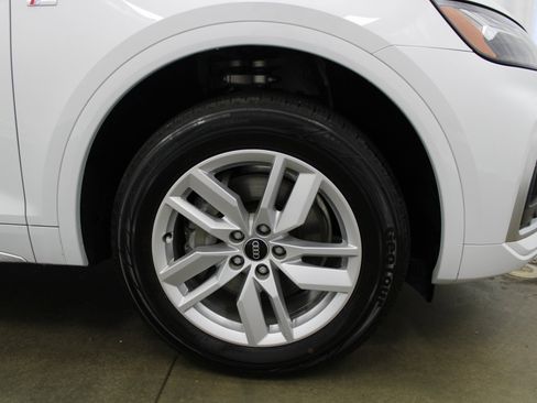 Used 2022 Audi Q5 2.0T Premium w/ Convenience Package image 5