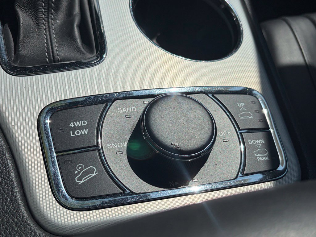 Used 2020 Jeep Grand Cherokee Summit w/ Platinum Series Group AWD/4WD image 17