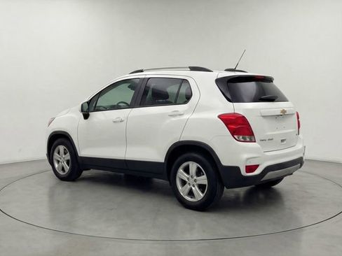 Certified 2022 Chevrolet Trax LT w/ LT Convenience Package image 3