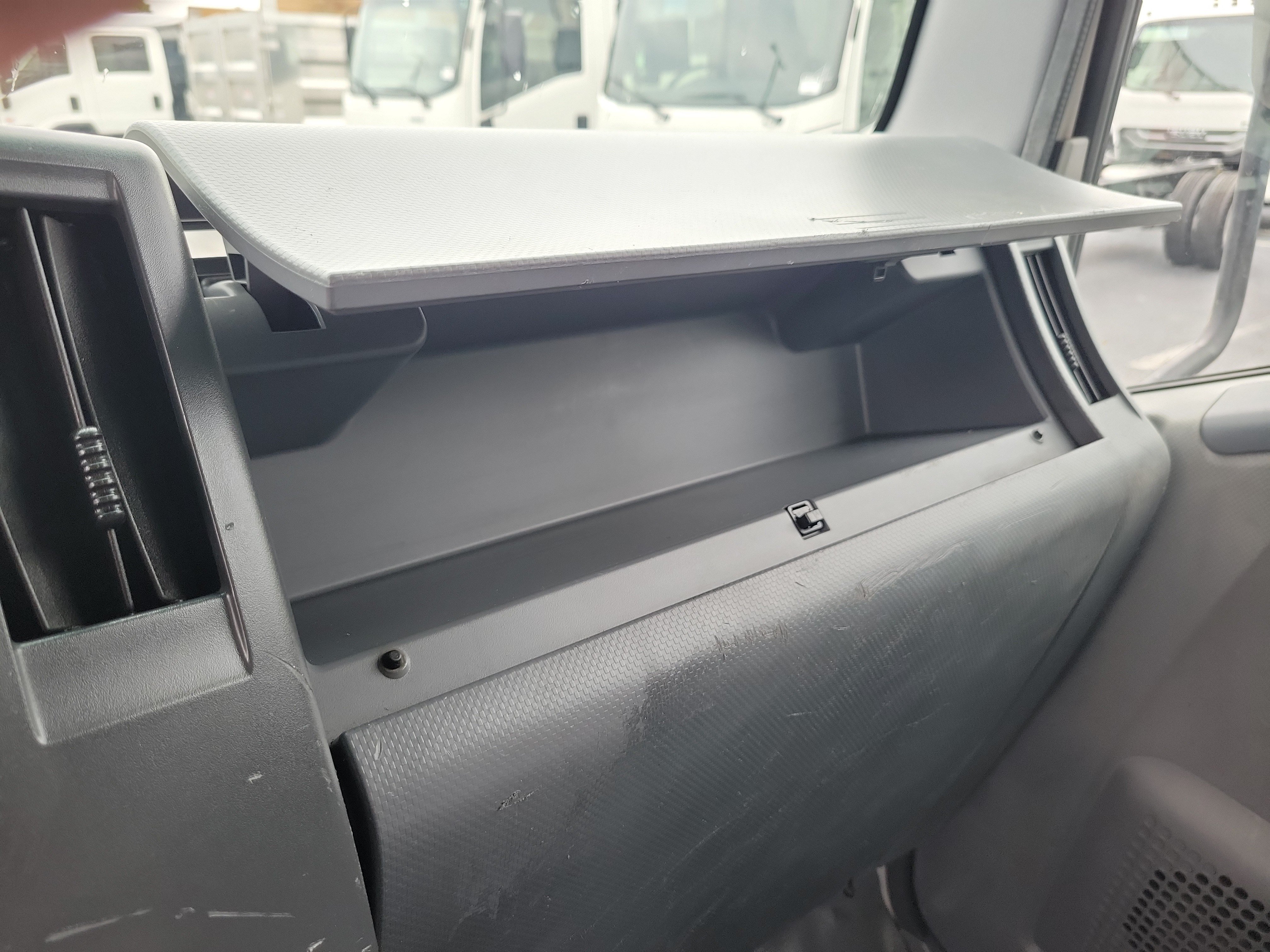 Used 2016 Isuzu NPR RWD image 29