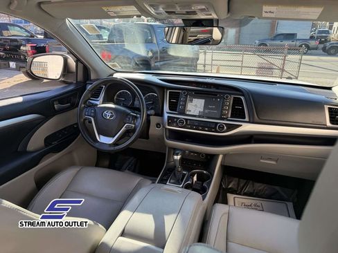 Used 2019 Toyota Highlander XLE image 20